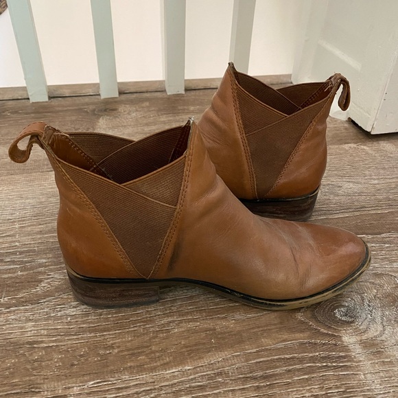 Brown flat booties - Picture 2 of 2